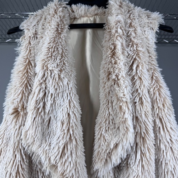 OS Shaggy Ultra Soft Faux Fur Draped Sleeveless Cardigan Vest-Lined Seam Pockets - Picture 2 of 8